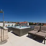 Lux 38b Luxury Penthouse & Deluxe דירה זאדאר