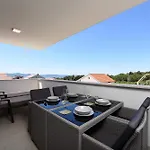 Lux 38b Luxury Penthouse & Deluxe זאדאר