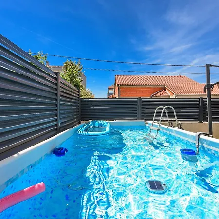 Lux 38b Luxury Penthouse & Deluxe