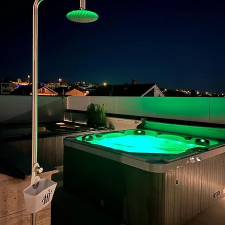 Lux 38b Luxury Penthouse & Deluxe Apartment