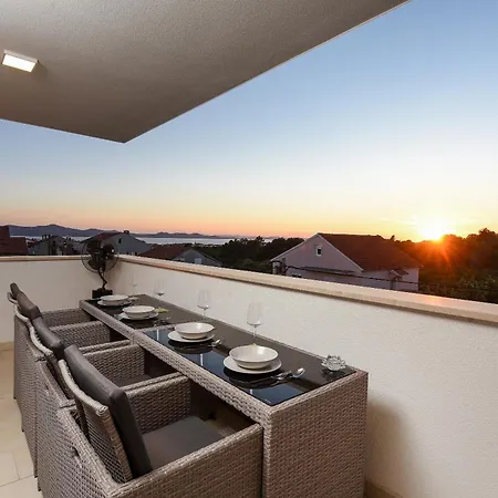 Lux 38b Luxury Penthouse & Deluxe