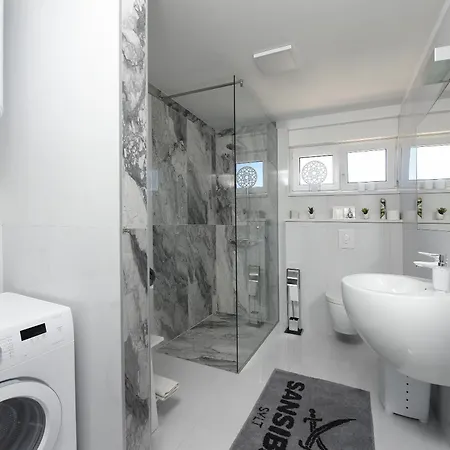 Lux 38b Luxury Penthouse & Deluxe *