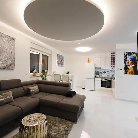Lux 38b Luxury Penthouse & Deluxe Apartament *