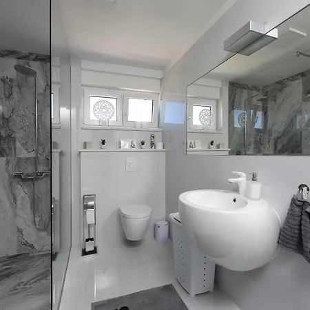 Lux 38b Luxury Penthouse & Deluxe 아파트 자다르