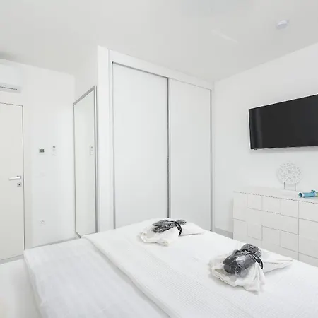 Lux 38b Luxury Penthouse & Deluxe