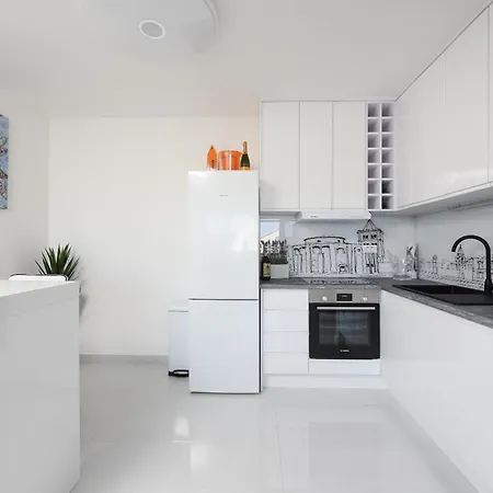 Lux 38b Luxury Penthouse & Deluxe *