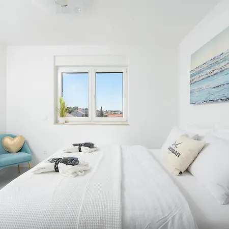 Lux 38b Luxury Penthouse & Deluxe