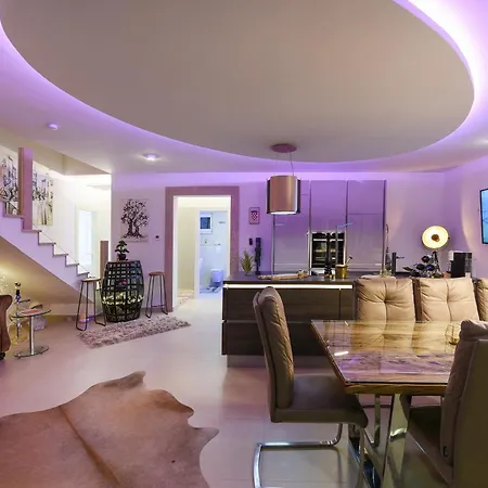 Lux 38b Luxury Penthouse & Deluxe Apartment *