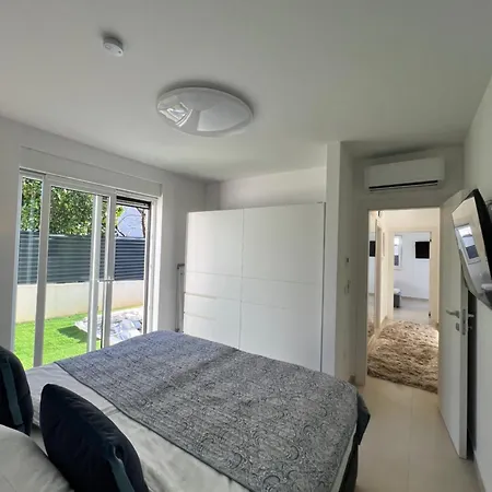 Lux 38b Luxury Penthouse & Deluxe Apartment *
