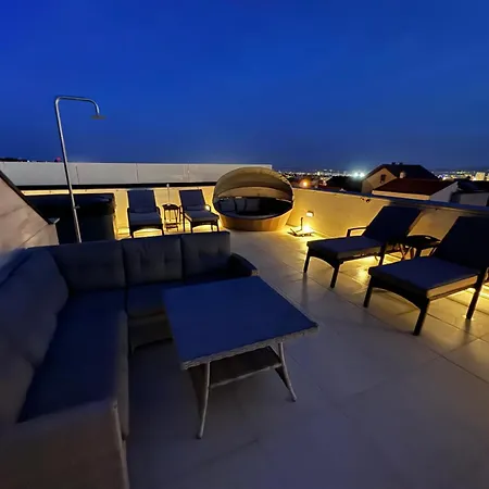Lux 38b Luxury Penthouse & Deluxe Apartment