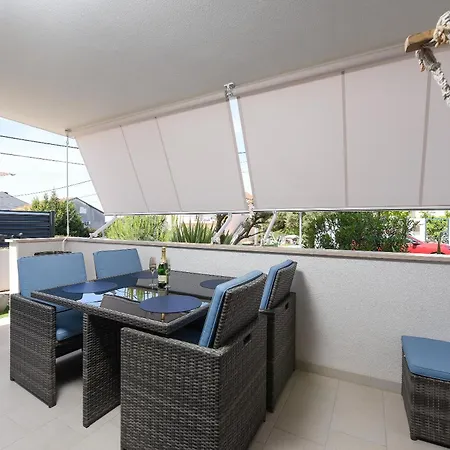 Lux 38b Luxury Penthouse & Deluxe