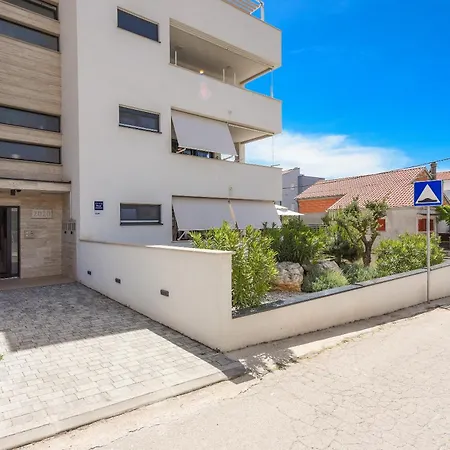 Lux 38b Luxury Penthouse & Deluxe