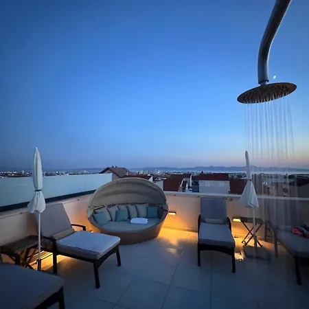 Lux 38b Luxury Penthouse & Deluxe